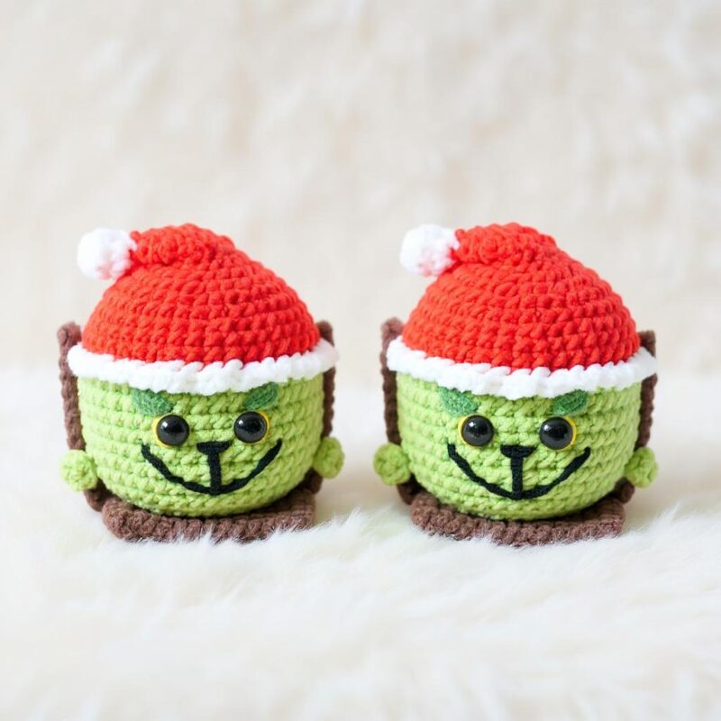 Swinging Grinch Amigurumi Crochet Pattern - Whimsical DIY Car Hanging Ornament - Instant Download PDF - Image 2