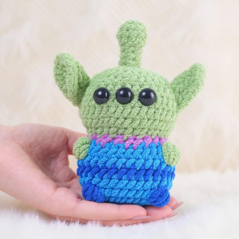 Little Green Men Amigurumi Crochet Pattern - Adorable DIY Stuffed Alien Toy - Instant Download PDF - Image 2