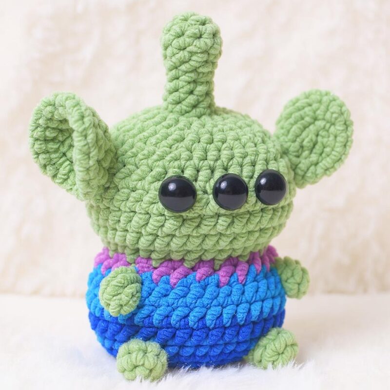 Little Green Men Amigurumi Crochet Pattern - Adorable DIY Stuffed Alien Toy - Instant Download PDF - Image 3