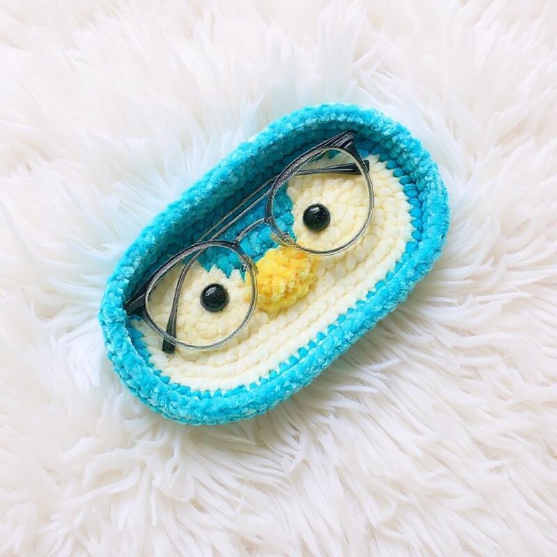 Penguin Eyeglasses Holder Amigurumi Crochet Pattern - Adorable DIY Desk Accessory - Instant Download PDF - Image 2